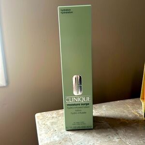 NIB Clinique Moisture Surge hydro-infused lotion - 6.7 fl oz